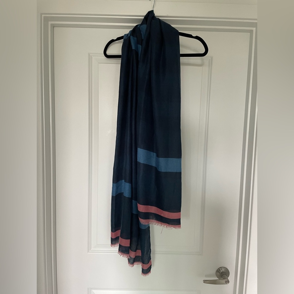 Elegant scarf